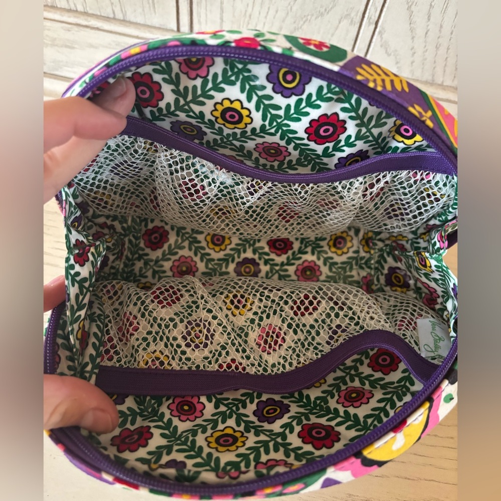 Vera Bradley small jewlery/cosmetic case - Picture 4 of 8